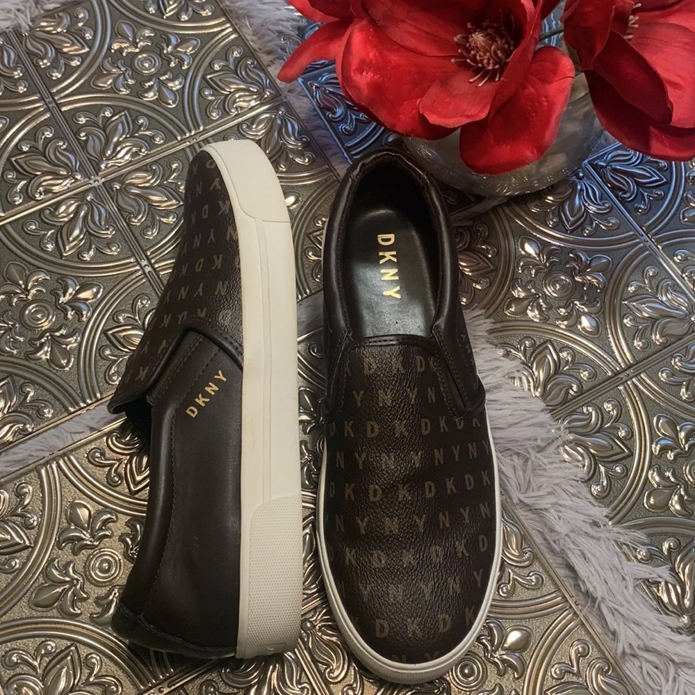 🌹DKNY • Signature Women’s Dark Brown Leather Monogram Slip-On Sneakers.• •